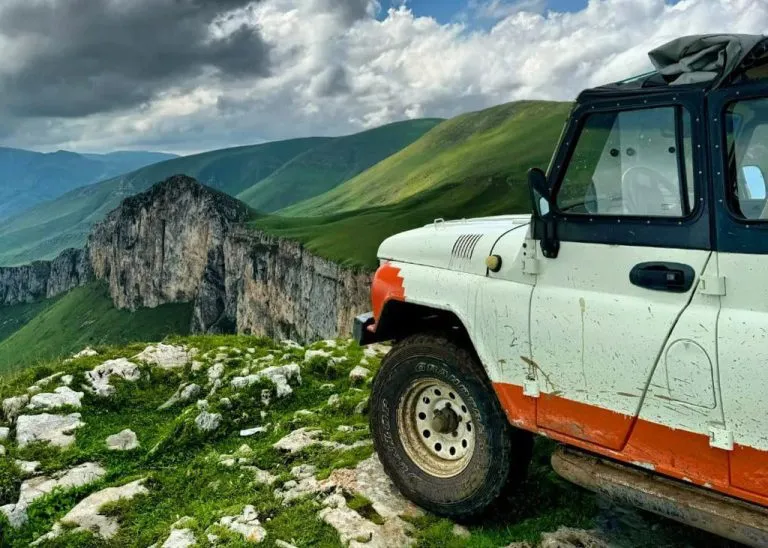 Dimats Offroad-Abenteuer & Stadtrundfahrt durch Jerewan
