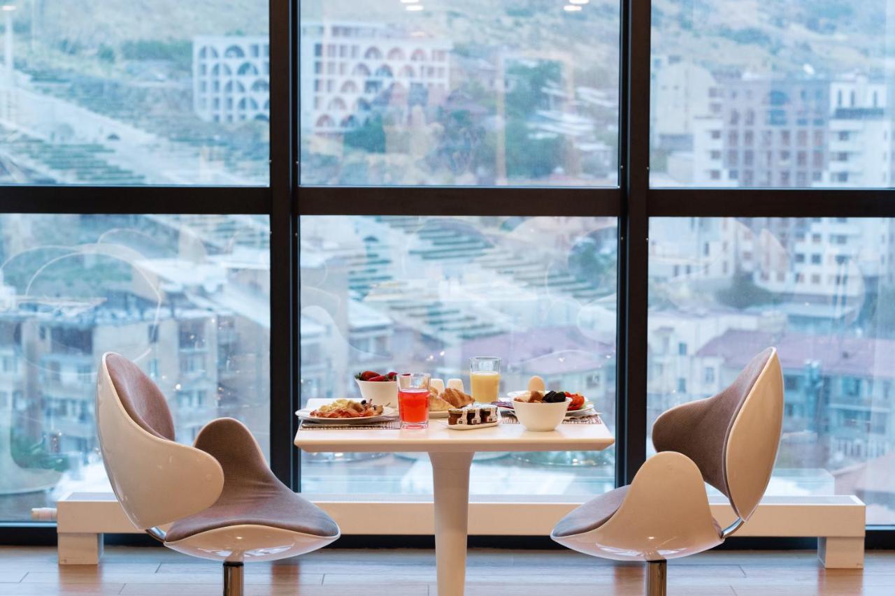 OPERA SUITE REST