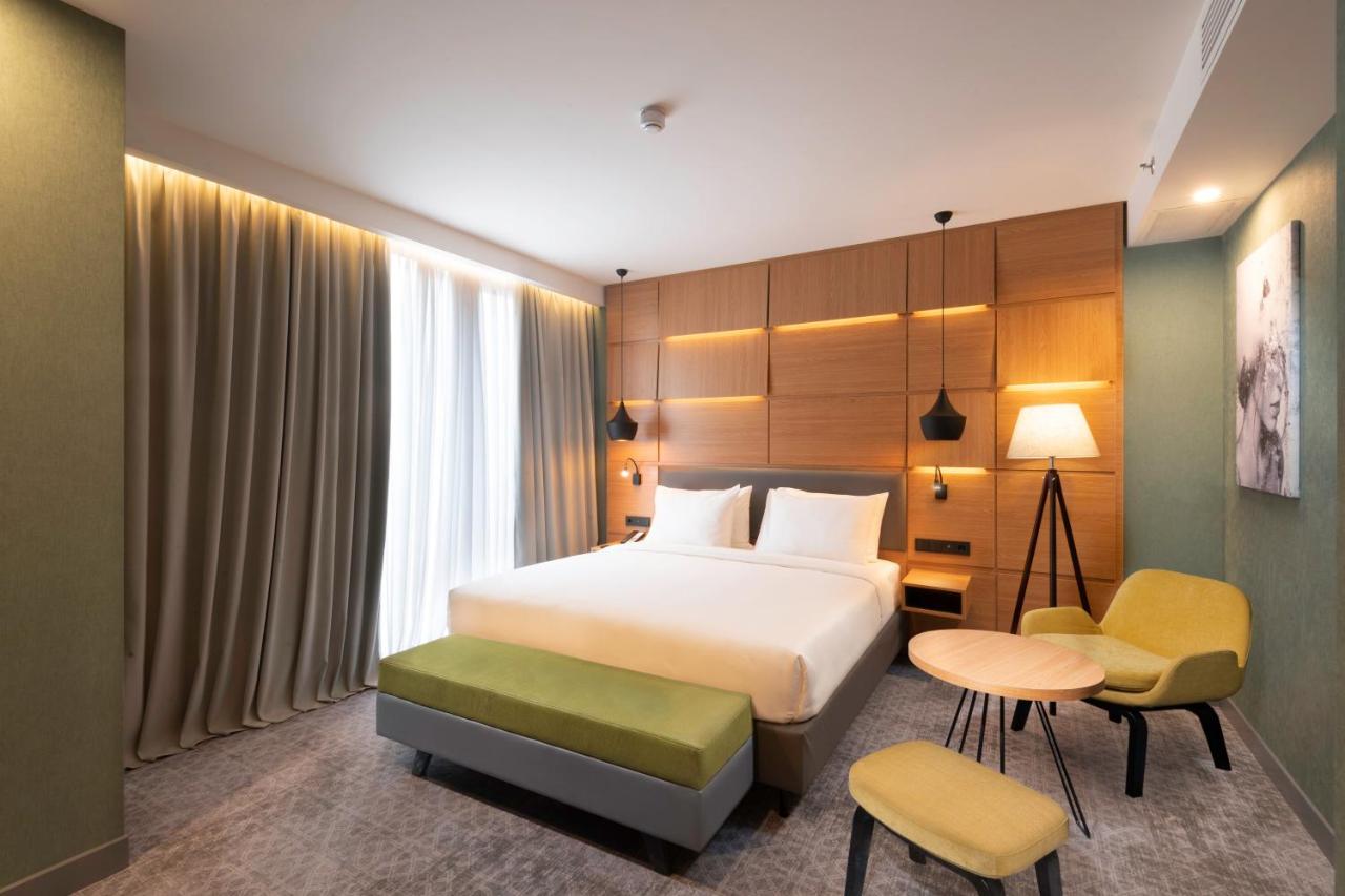 holiday inn room